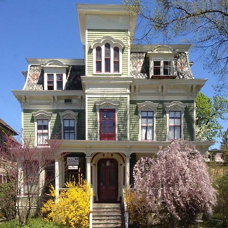 Hudson City Bed And Breakfast Bagian luar foto