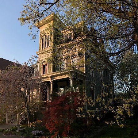 Hudson City Bed And Breakfast Bagian luar foto