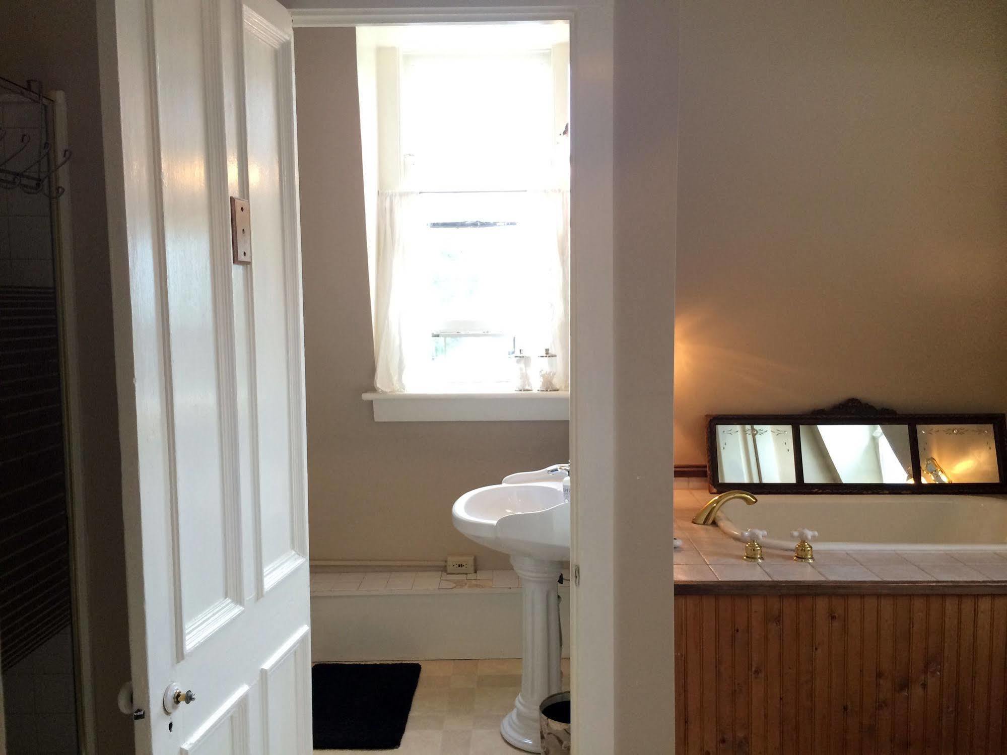 Hudson City Bed And Breakfast Bagian luar foto